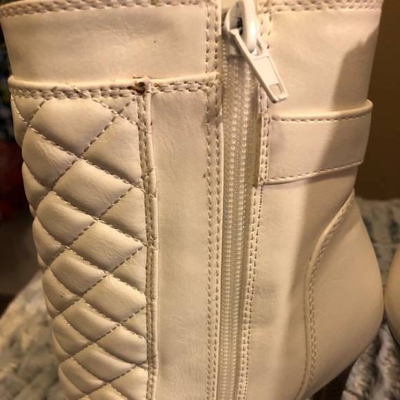 Heeled boots - Picture 3 of 5